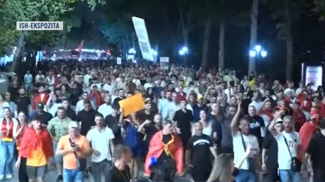 Përfundon protesta e 18-të, mijëra qytetarë mbyllin marshimin në sheshin “Skënderbej”: Rama jepe dorëheqjen!
