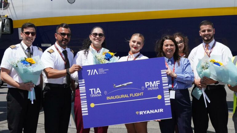 FOTO/ Aeroporti Ndërkombëtar i Tiranës dhe Ryanair inaugurojnë linjën e re direkte drejt Parmës