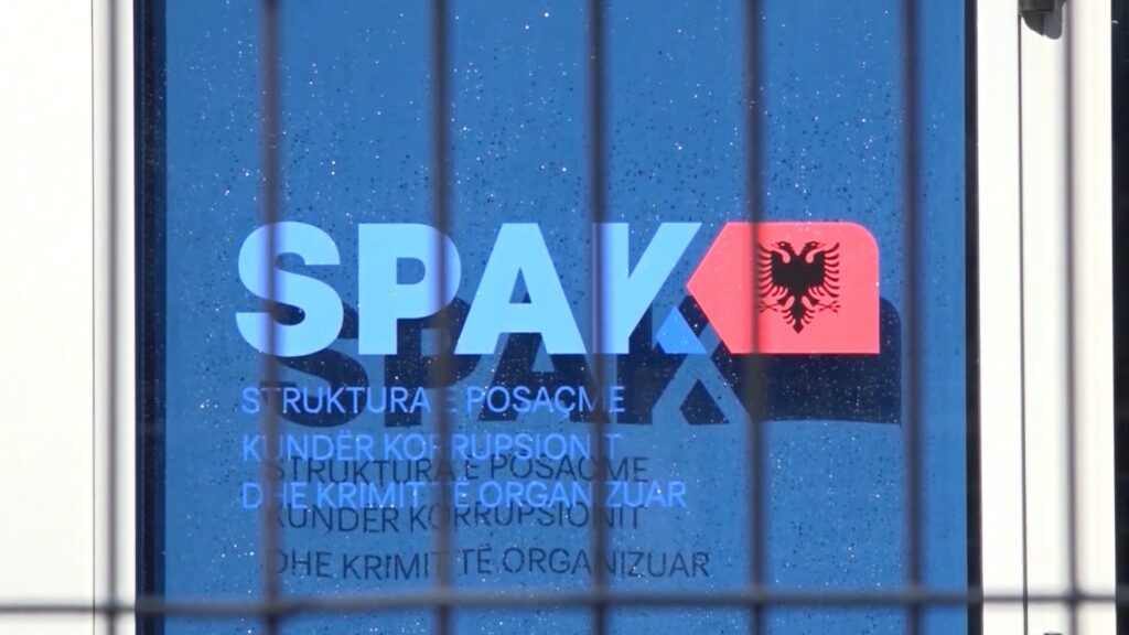 Dyshimet për tjetërsimin e pronave në Zvërnec, SPAK urdhëron kontrolle në Tiranë dhe Vlorë! Në ‘sitë’ ish avokati Pëllumb Petritaj dhe Redi Struga