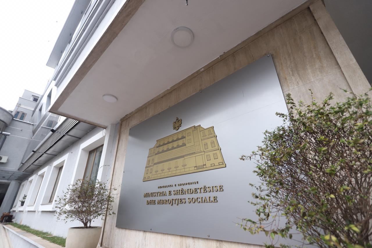 Ministria e Shëndetësisë urdhër për ofrimin e trajtimit hormonal për transgjinorët në QSUT! Protokolli mjekësor, kriteret për moshën dhe efektet anësore