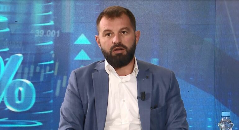 Paqja fiskale/ Kush përfiton nga falja e borxheve? Eksperti sqaron procedurën: “Shpëtoni” nga 50% e principalit nëse paguani para datës…