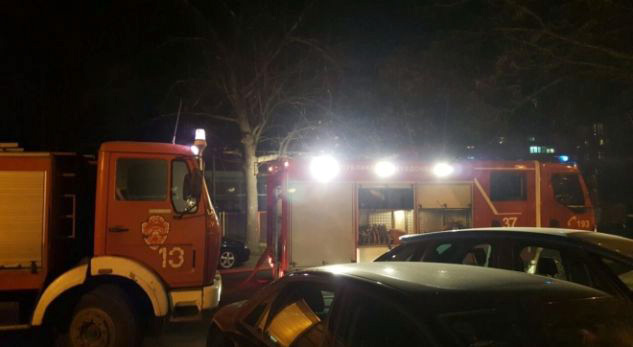 Bie zjarr në një pallat në zonën e “Myslym Shyrit” në Tiranë, detajet e para