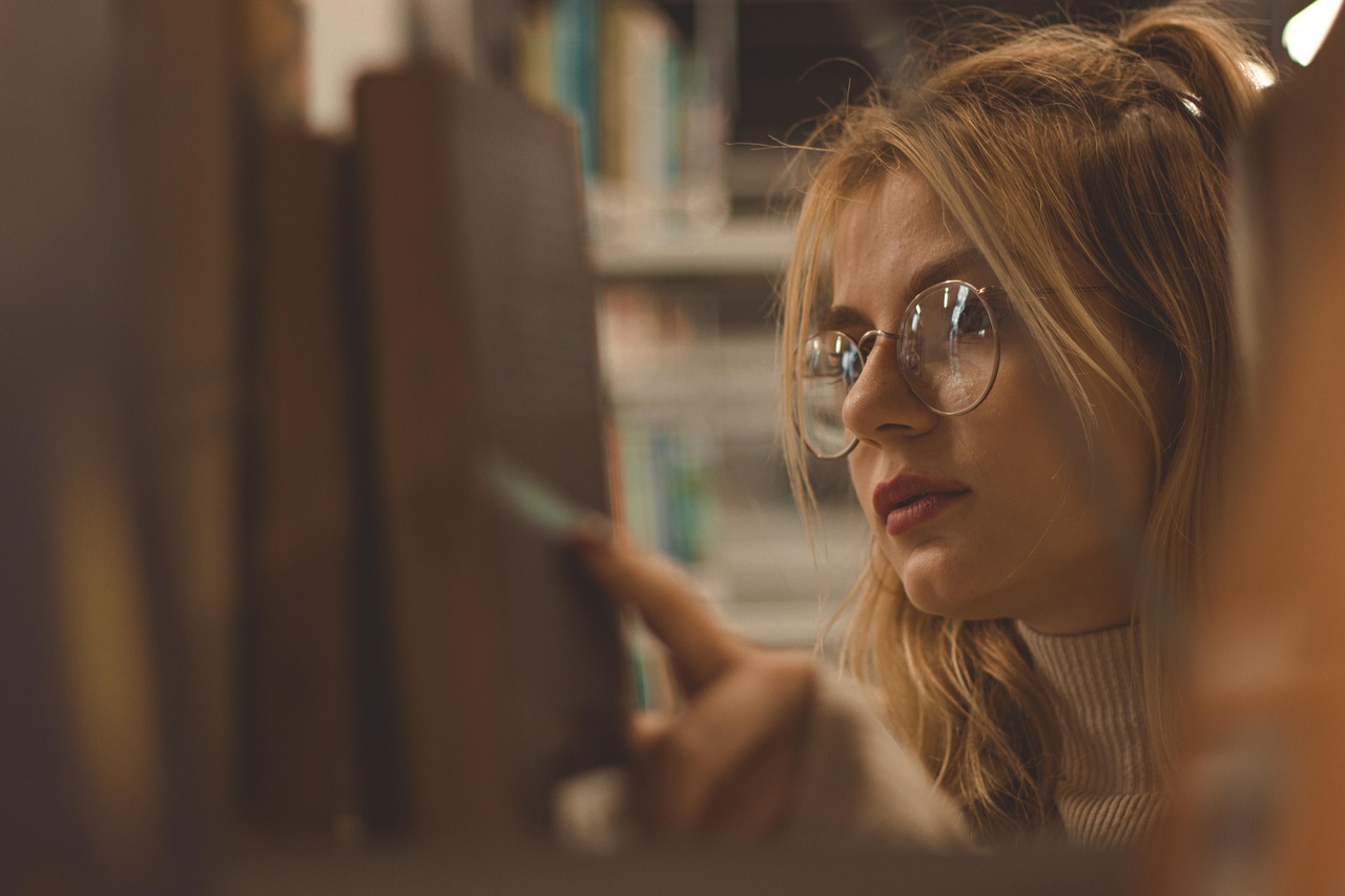 “Miku i librit” dhe “Biblioteka e artit” sjellin lexime, biseda dhe takime me autorë dhe studiues arti në shkolla